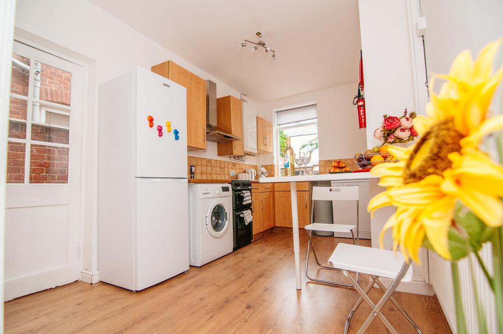 Rockingham House Apartment *